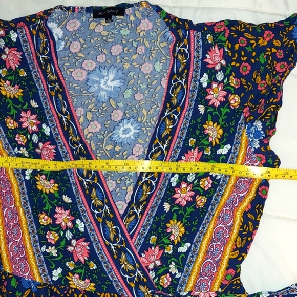 🎉HP🎉Boho Maxi Wrap Dress - on ‘Dead to Me’ - Picture 3 of 13